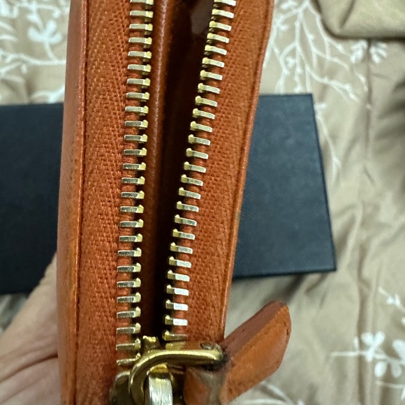 Prada orange long wallet with minor scuffs and tearing inside, in good condtion - Picture 8 of 11